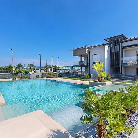 Una Terrazza Sul Lago A2 Con Piscina By Wonderful Italy Apartment *